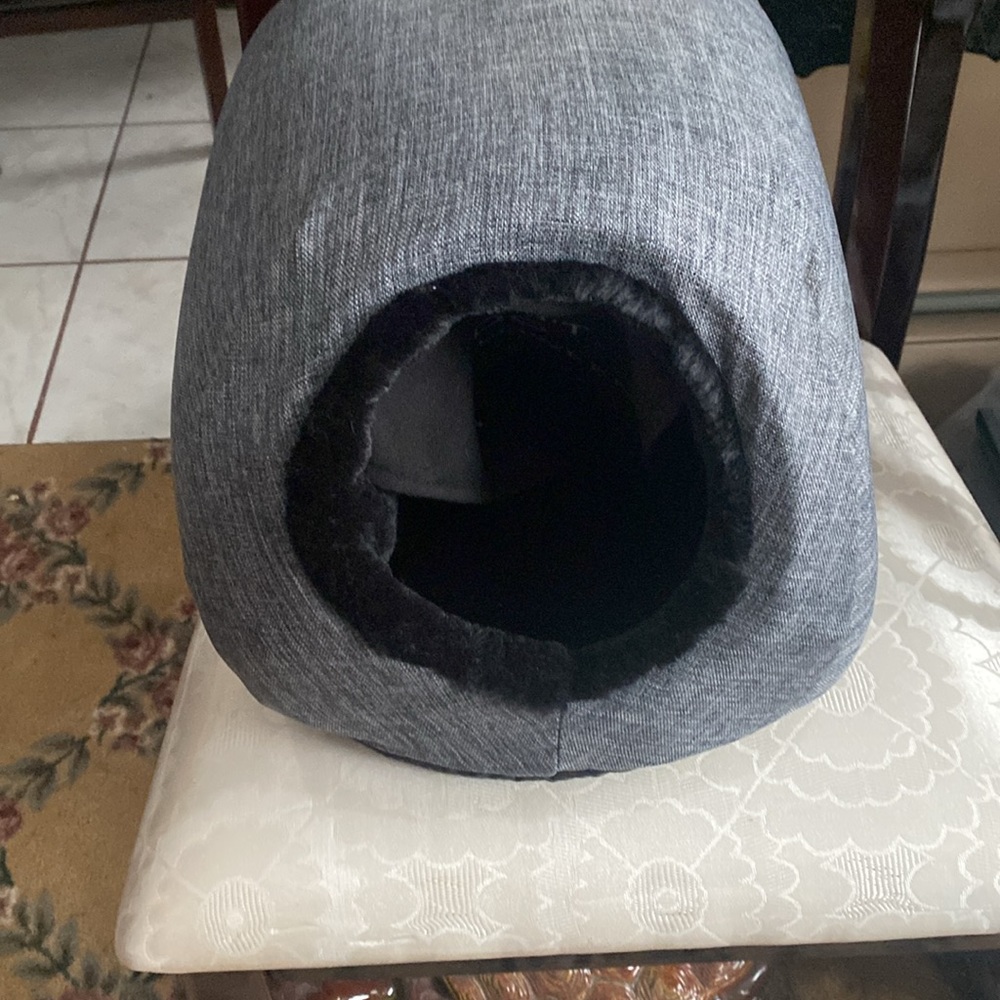 NWOT Plush Cat House/Shelter with Halloween flap